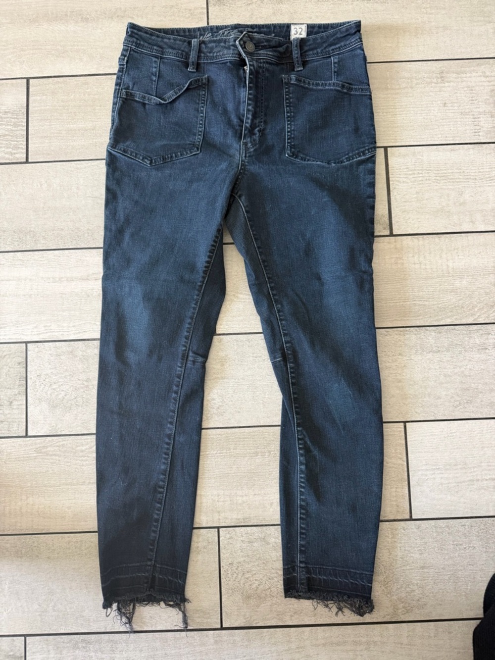 We The Free Women's Skinny Jeans in Washed Black with Frayed Hem